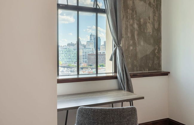 Sosuite 2BR Penthouse w W D Gym On-site Bar - Photo 16