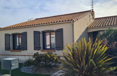 Le Donjon charmant gîte avec jardin et terrasse proche du Puy duFou - Photo 3