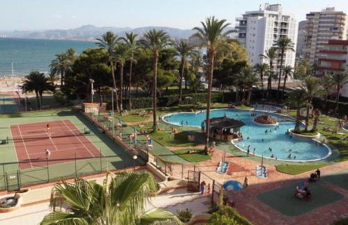 NUEVO, primera linea de playa, con piscina y vistas al mar - Foto 1
