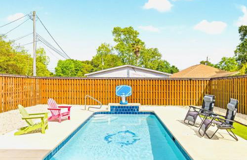 Lion of the Beach - Photo 47