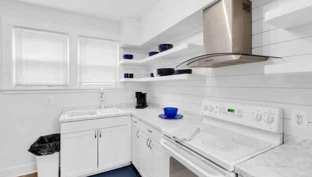 Gather Around the Mid-century Table at a Tranquil Haven - Foto 3, Habitación