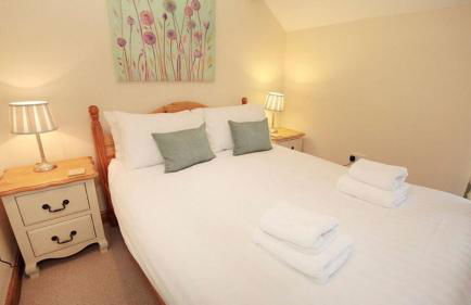 3 Bed Cottage - Parking - Ideal for Work Trips - Photo 3