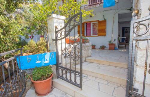 Apartments by the sea Cove Zarace, Hvar - 20924 - Photo 2