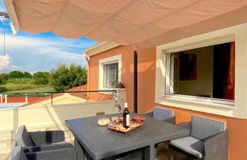 Asteraki Poolside Apartment by DadoVillas - Foto 8