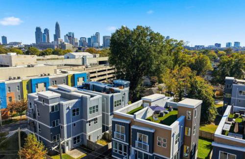 Modern 4-Story 3-BR Townhome with Rooftop Lounge - Foto 7