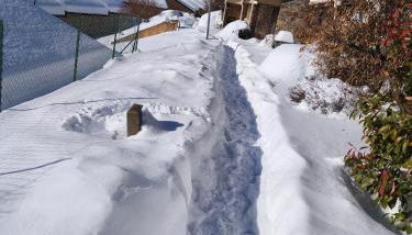 LES FONTANILLES odeillo chalet 60 WIFI & PARKING gratuit exposé plein sud & plein pied , draps & serviettes de toilettes non inclus, sabanas y toallas no incluidos - Foto 3