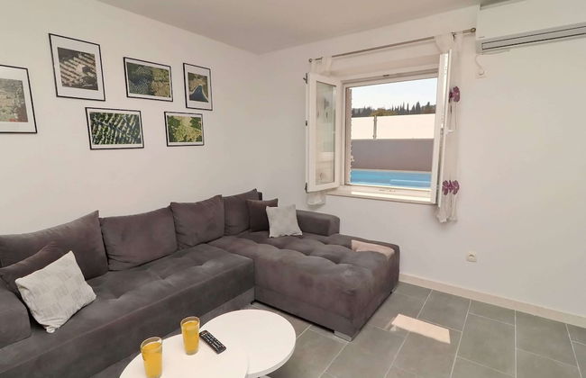 Villa Ivana - Three-bedroom Villa With Private Pool - Photo 16