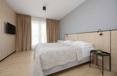 Bright Apartments with Air Conditioning, close to the Metro Station and PGE National by Noclegi Renters - Foto 11