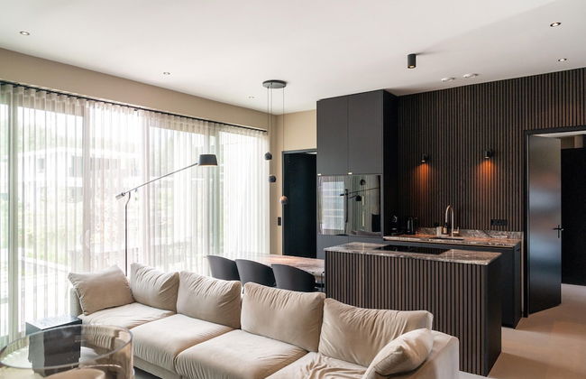 Chic Family Villa With Play Area - Photo 17