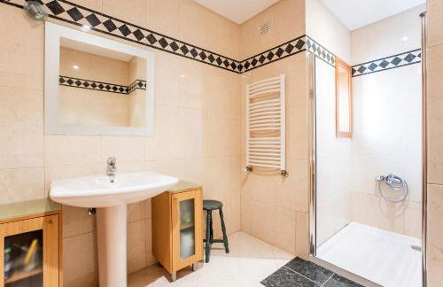 Mindelo 3BDR Duplex House W/Pool - Foto 30