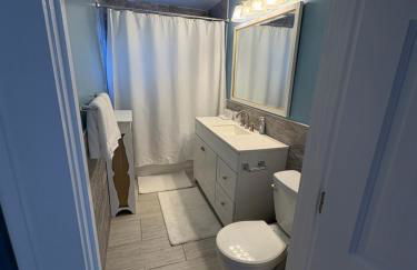 Comfortable 3-Bedroom in a Quiet Area - Photo 5