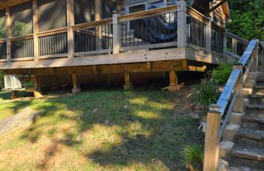 Couples Getaway Cabin with a Loft - Firepit - Creek - Foto 10