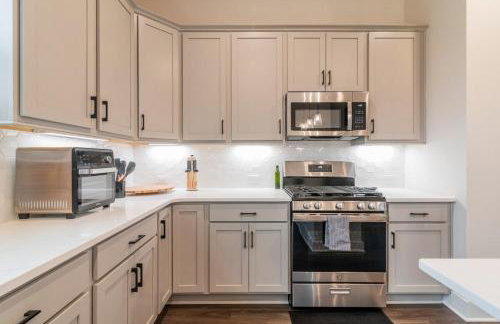 Spacious 4BR Near UNC Charlotte & Major Venues - Foto 2