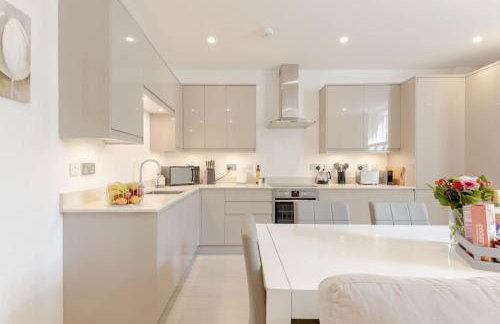 Elegant Epsom Family - Photo 12