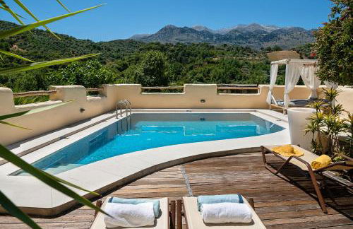 Verekinthos Villas - Pool, Hot Tub, BBQ, Kids Playground, Stunning Mountain Views - Photo 1