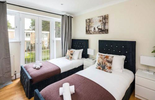 Where Style & Convenience Combine- Photo ID Required - Foto 1