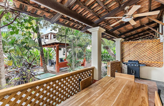 Colorful & Private 2-Bedroom Condo Just a Short Walk from the Beach - Foto 11