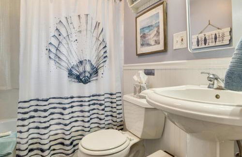 Steps to Eats and Craigville Beach! Cape Cod Cottage - Foto 17