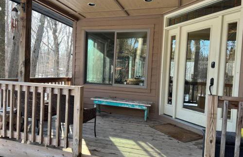 Woodshores Retreat - cozy retreat, hot tub, Lk MI - Photo 19