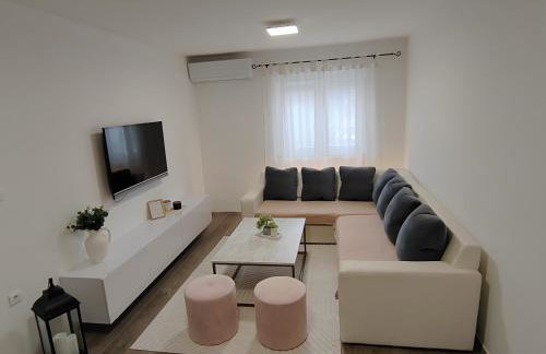 Apartments and pool Luminous - Photo 46