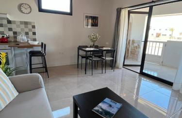 Moderno apartamento frente al mar en una de las mejores zonas de la Santa en Lanzarote - Foto 1