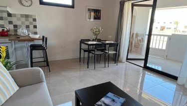 Moderno apartamento frente al mar en una de las mejores zonas de la Santa en Lanzarote - Foto 1