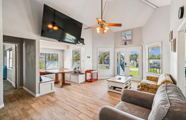 2340 Grand Oaks Ln 2 Bedroom Home by RedAwning - Photo 8