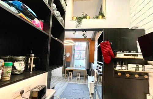 AdeamStays provides Beautiful centrally located 1 and 2 bed apartments on Liverpools Boulevard - Foto 11