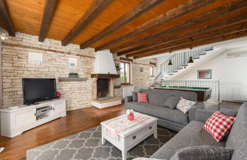 Villa in Sveti Lovrec Near Ski Resort - Foto 2