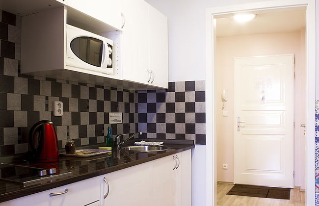 Royal Court Apartments - Photo 20