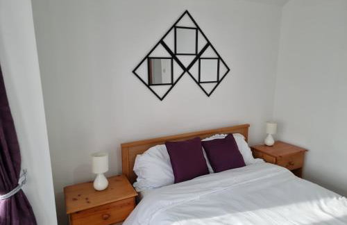 Entire 3 bedroom home with Parking in Welling, London, UK - Photo 46