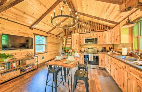 Rustic-Chic Woodland Hideaway with Hot Tub! - Foto 10