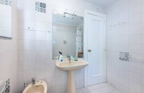 Spacious apartment with Pool, 3 min from the BEACH - Photo 16