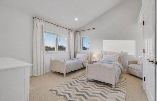 Luxury Retreat with Private Yard close to Beaches and FIFA Sleeps 10 - Foto 40