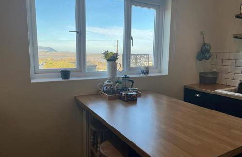 Blue Anchor House - Seaview, Hot Tub Apartments - Photo 29