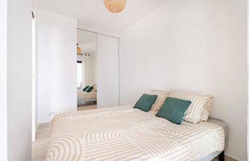 Luxury Apartment with Sea View and Private Beach Access - Photo 12