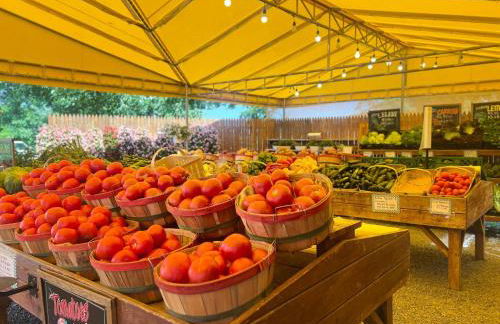 Stunning luxury Retreat I Wineries & Fall Farm Fun - Photo 64