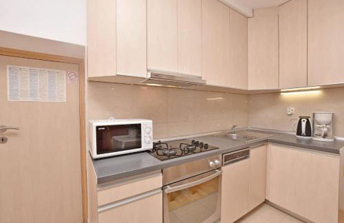 Apartment Mate - Photo 7