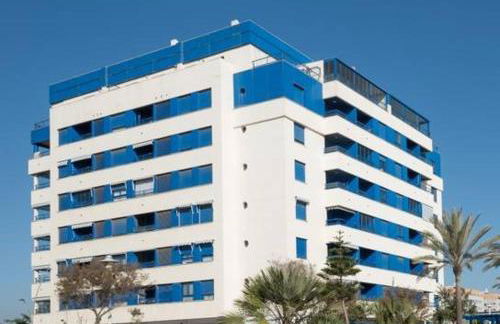 Piso Frente al Mar Primera Línea de Playa en Malaga con Parking Gratuito - Photo 1