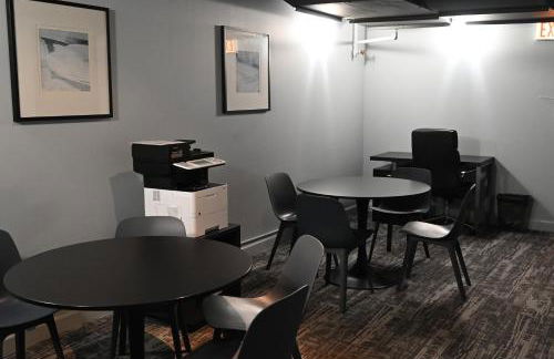 River North Magnificent Mile Condo, Lake and City Views, 43rd Floor Corner, Parking Included! - Foto 47