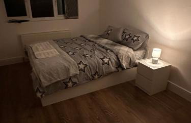 Lovely Hillingdon Family Holiday Home - 6 bedrooms - Foto 24