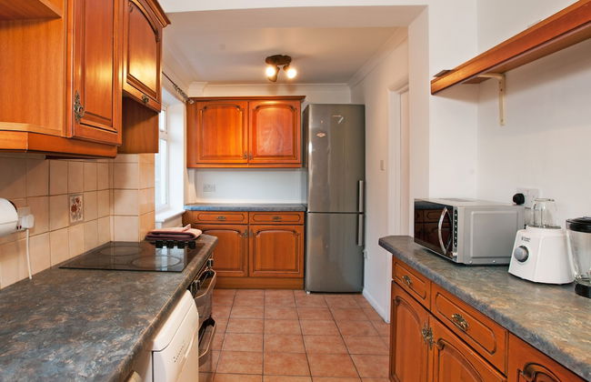 3 Bedroom House Near the City Center - Photo 8