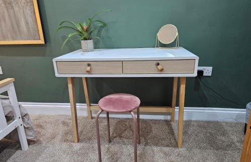 StayZen Apartments - Private Garden & Free Parking Ground Floor Central Woking - Business & Leisure - Photo 27