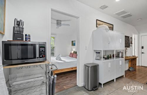 Walk to E. Austin Hotspots 2BR 1BA w Parking Dog-Friendly By Austin Vacay - Foto 19