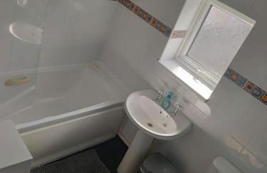 Family Home Near City Centre - Foto 42