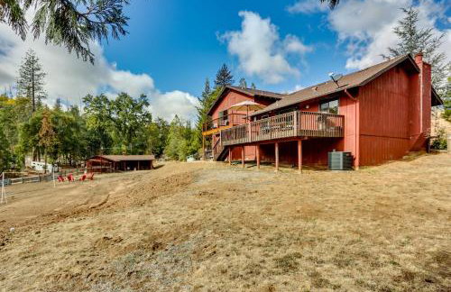 Pet-Friendly Escape w/ Game Room & Fire Pit! - Foto 31