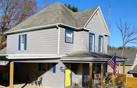 The Bluebird Guesthouse *walk to downtown* - Photo 47