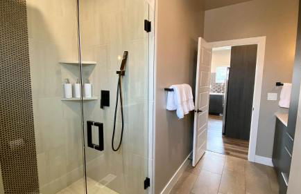 Timber & Tin F 2Bed 2Bath w Pool & Rooftop Deck - Foto 26