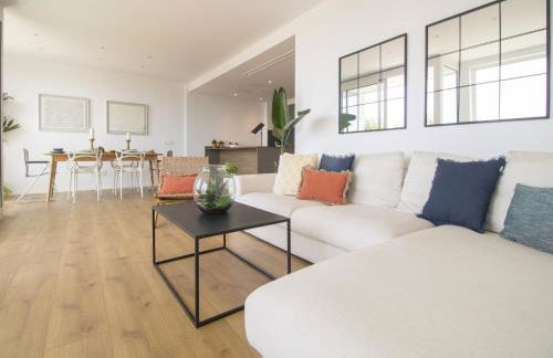 Seafront Apartment in Calella with Beach Access - Photo 1