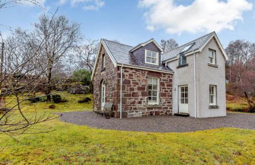 3 bed in Achnasheen CA120 - Photo 1